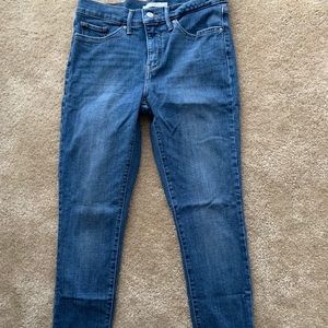 Levi’s shaping skinny Jeans